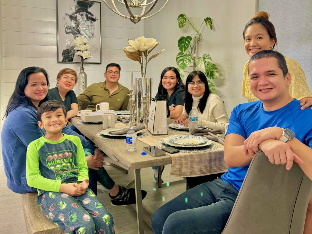 Jeffrey Bengco with his family.