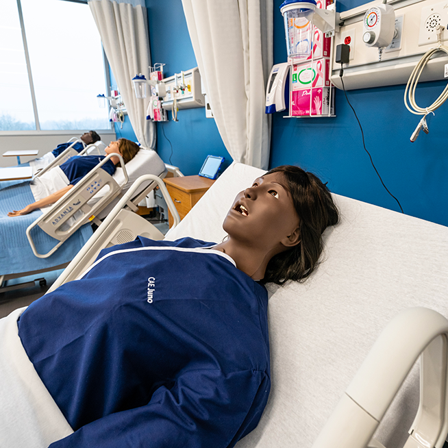 Medical mannequins in hospital beds in the Galen simulation lab.